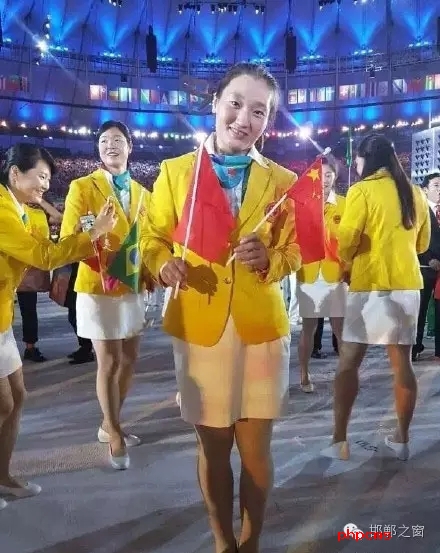 每屆的奧運(yùn)會(huì)都是世界億萬(wàn)人關(guān)注的焦點(diǎn)，讓我們感到欣喜的是，這屆奧運(yùn)會(huì)上有兩名咱邯鄲籍運(yùn)動(dòng)員，她們是代表國(guó)家女子柔道隊(duì)出征的周超和代表國(guó)家田徑隊(duì)出征的華紹青。其中，29歲的周超將在8月10日21時(shí)參加女子柔道(70公斤級(jí))項(xiàng)目。