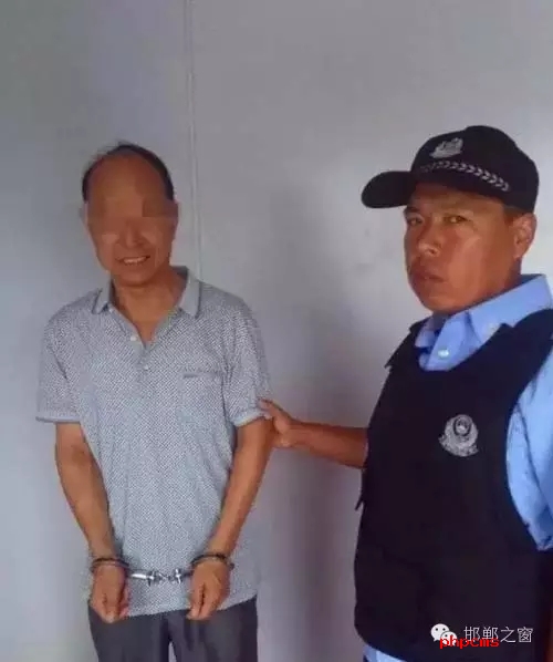 8月9日6時(shí)許，邯鄲大名鋪上高速口檢查站執(zhí)勤民警對一輛白色捷達(dá)車進(jìn)行安檢時(shí)，車上一名男乘客自稱忘帶身份證，民警遂讓該男子提供其身份證號。經(jīng)核查，該男子為許某良，系涉嫌保險(xiǎn)詐騙網(wǎng)上逃犯。該許于5月31日，騙取國家養(yǎng)老保險(xiǎn)金12萬余元，被魏縣公安局網(wǎng)上追逃。